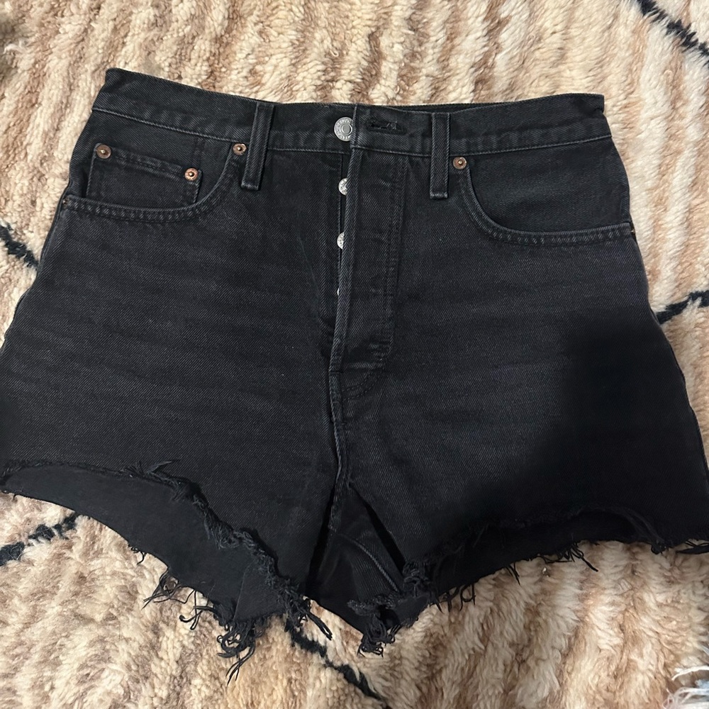 RE/DONE shorts in broken black